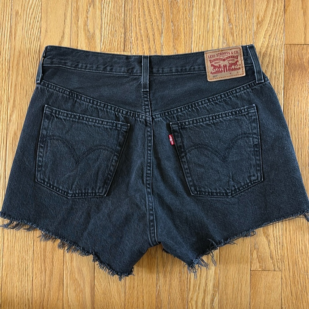 Levi’s 501 XX Button Fly Black Denim Cutoff Jean Shorts women’s Size 30